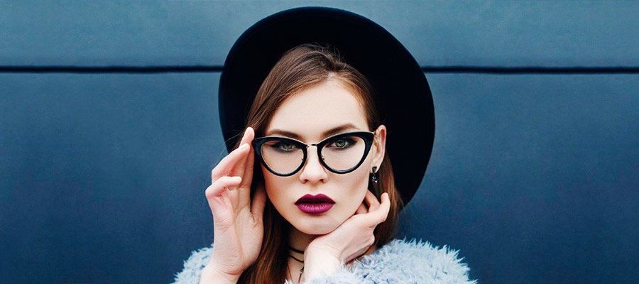 макияж с черной оправой